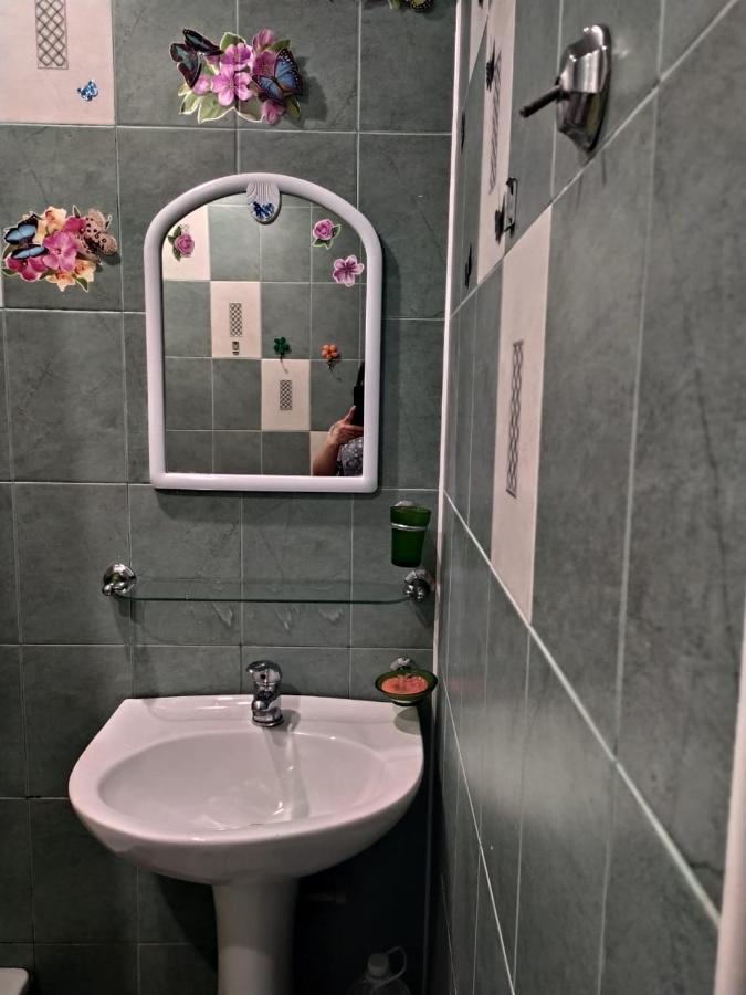 Квартира В Гаграх Apartamento Exterior foto